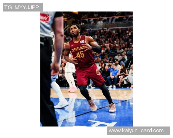 米切尔意外受伤被搀扶离场队内得分王身份岌岌可危